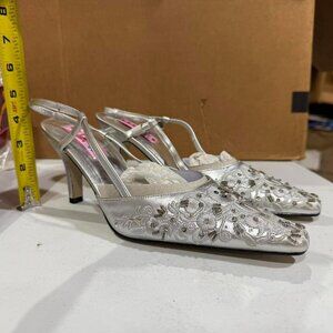 Women's Silver and Grey Courts